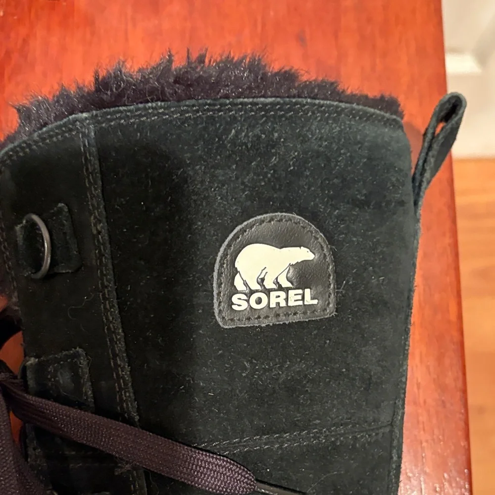 Sorel Women's Black Winter Boots with White Trim - Picture 4 of 7